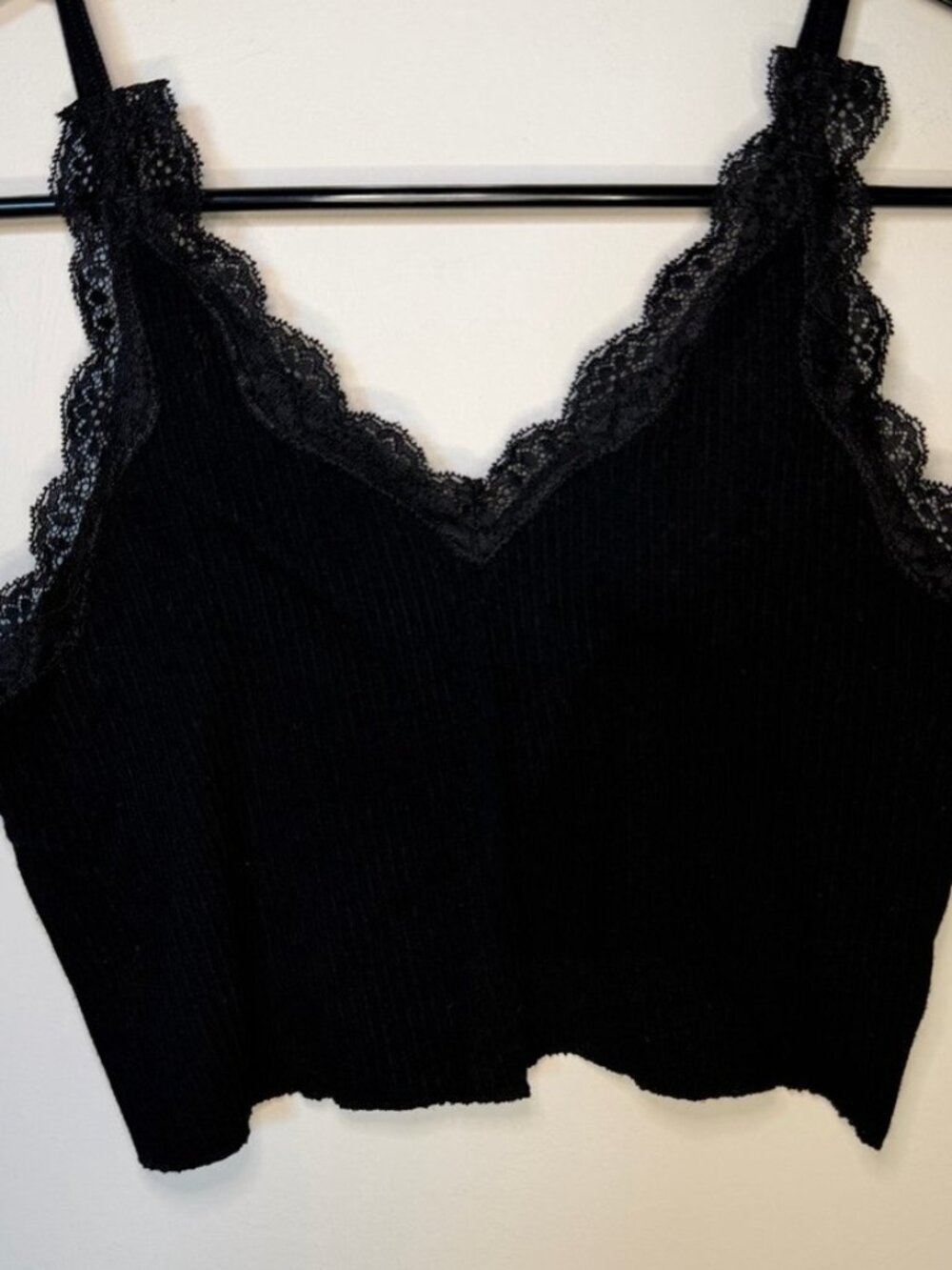 mi ami Black Ribbed Lace-Edge Crop Tank